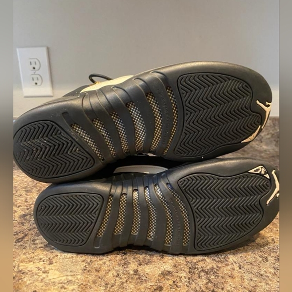 Air Jordan Retro 12 - Picture 2 of 6